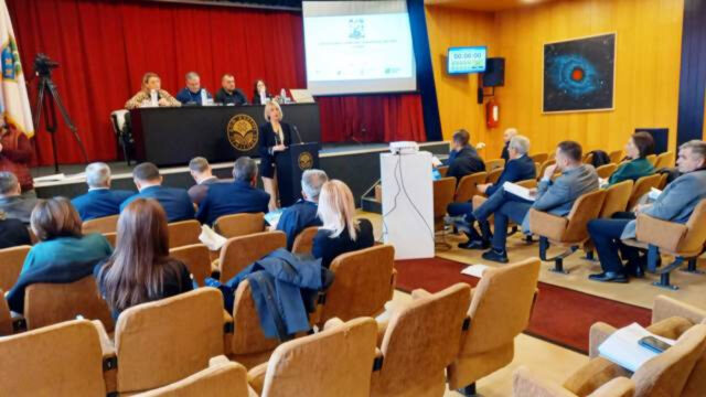 Чекајући нову власт: ОДЛУКЕ И ЊИХОВА РЕАЛИЗАЦИЈА