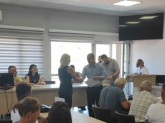 Дивац пољопривредни фондови: СВЕЧАНО УРУЧЕНИ УГОВОРИ О ДОНАЦИЈИ ПЛАСТЕНИКА