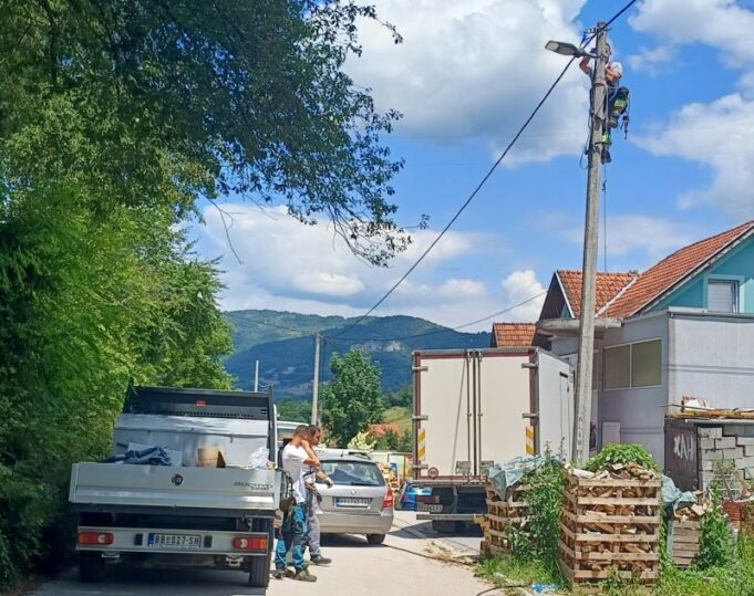 Dinamično u Velikoj Župi: ULIČNA RASVETA DUŽ NASELJA VINICKA