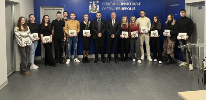 DODELA NAGRADA ZA NAJBOLJE UČENIKE I STUDENTE U PRIJEPOLJU: IZDVOJENO OSAM MILIONA DINARA