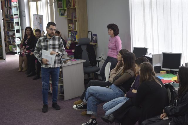„Глас помирења“: Радионица за младе у библиотеци „Вук Караџић“