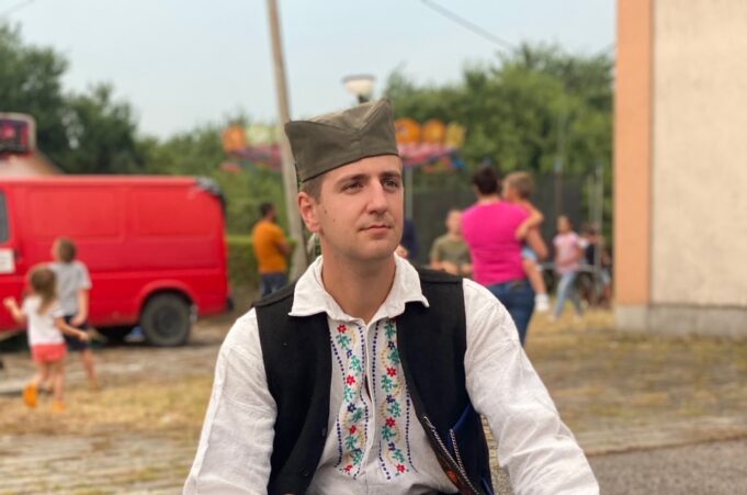 Лука Видаковић чува благо народне ношње и звуке заборављених инструмената
