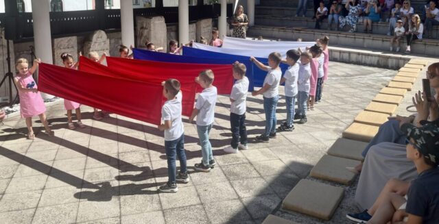 Predškolci vrtića „Maslačak“ obeležili Dan muzeja nastupom u lapidarijumu