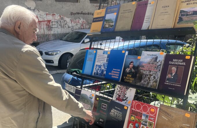 „Učitelj koji prodaje knjige“ – tri decenije podrške đacima i roditeljimа