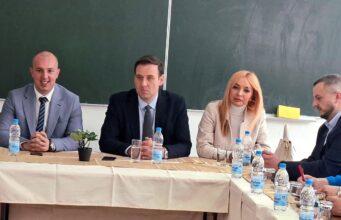 Др Јасмин Хоџић у Пријепољу поручио: Школе морају у корак с временом