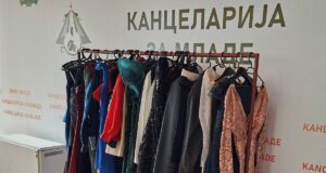 Хуманост која враћа осмех матурантима