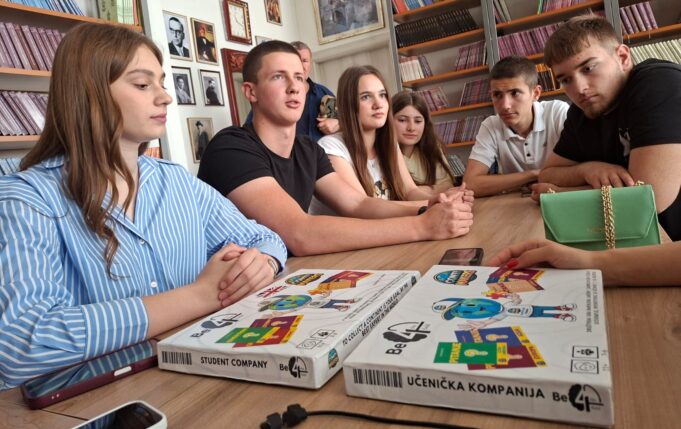 Drugo mesto za učenike Ekonomsko-trgovinske škole: Društvena igra spojila znanje i preduzetništvo
