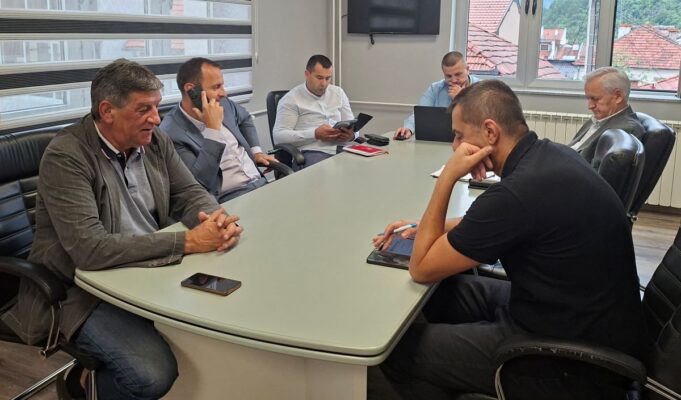 Првацима више новца, пут чека „Путеве Србије“