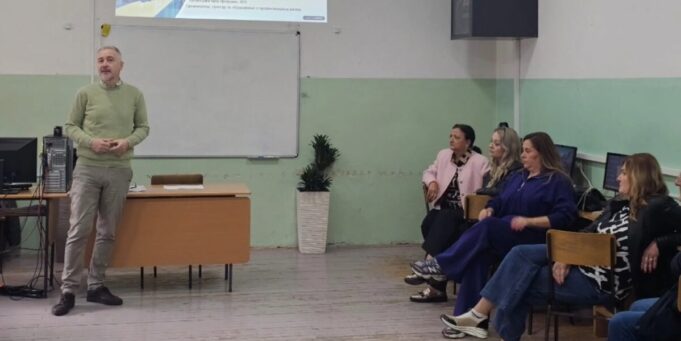 Ekonomsko-trgovinska škola organizovala seminar za nastavnike o odgovornoj primeni veštačke inteligencije u obrazovanju